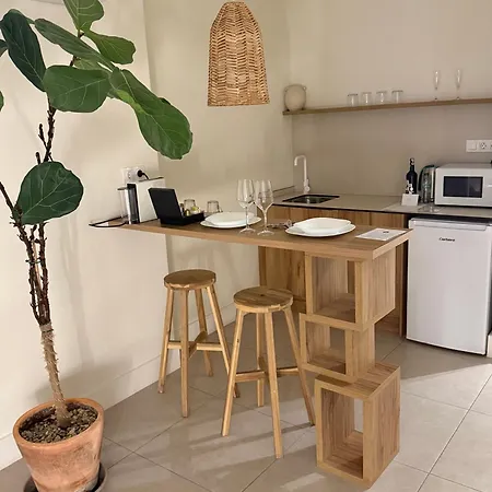 Reina Victoria Velazquez Apartment *